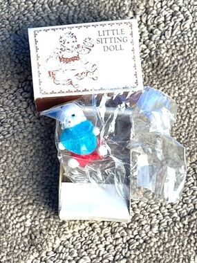 Vintage Shackman Little Sitting Doll.
